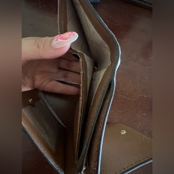 Micheal Kors brown wallet - Picture 2 of 4